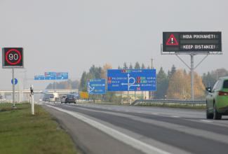 Muutteabega liiklusmärgid Tallinna-Pärnu maanteel